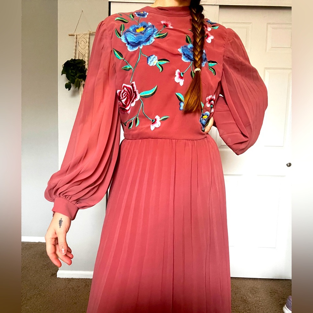Pink flowing dressing with flower embroidery 🌸🌸